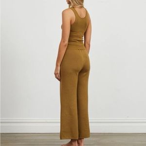 One mile the label Melbourne pants